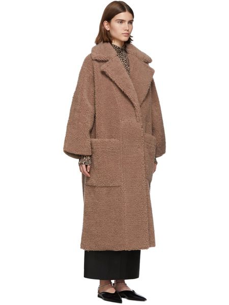 Длинное коричневое пальто из искусственного меха